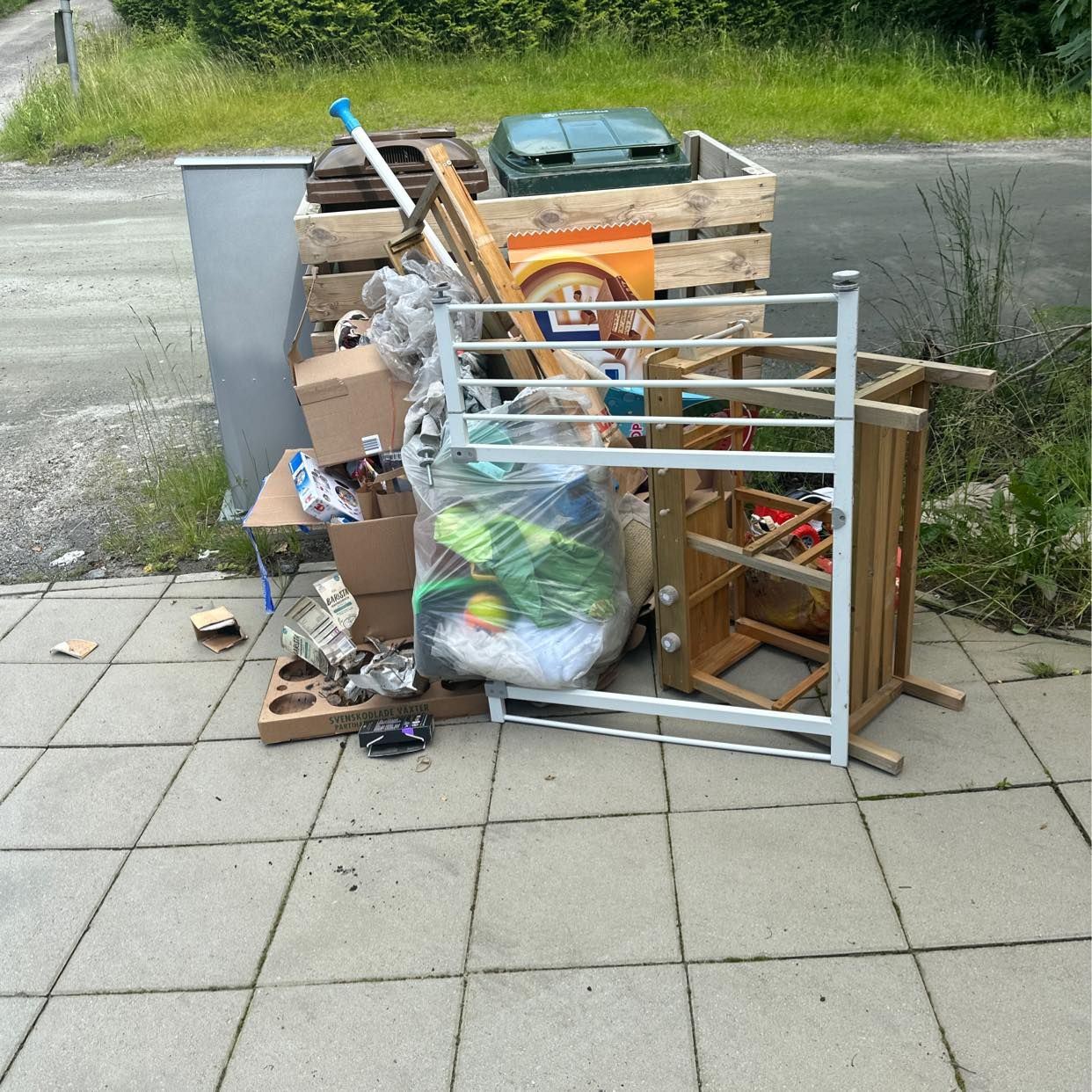 image of Kartonger och leksaker - Nordost