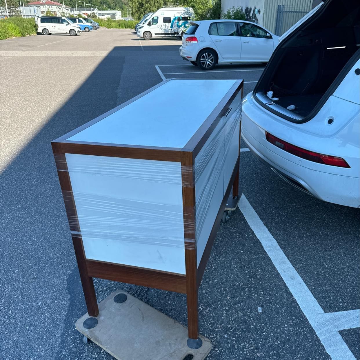 image of Förflyttning av sideboard - 