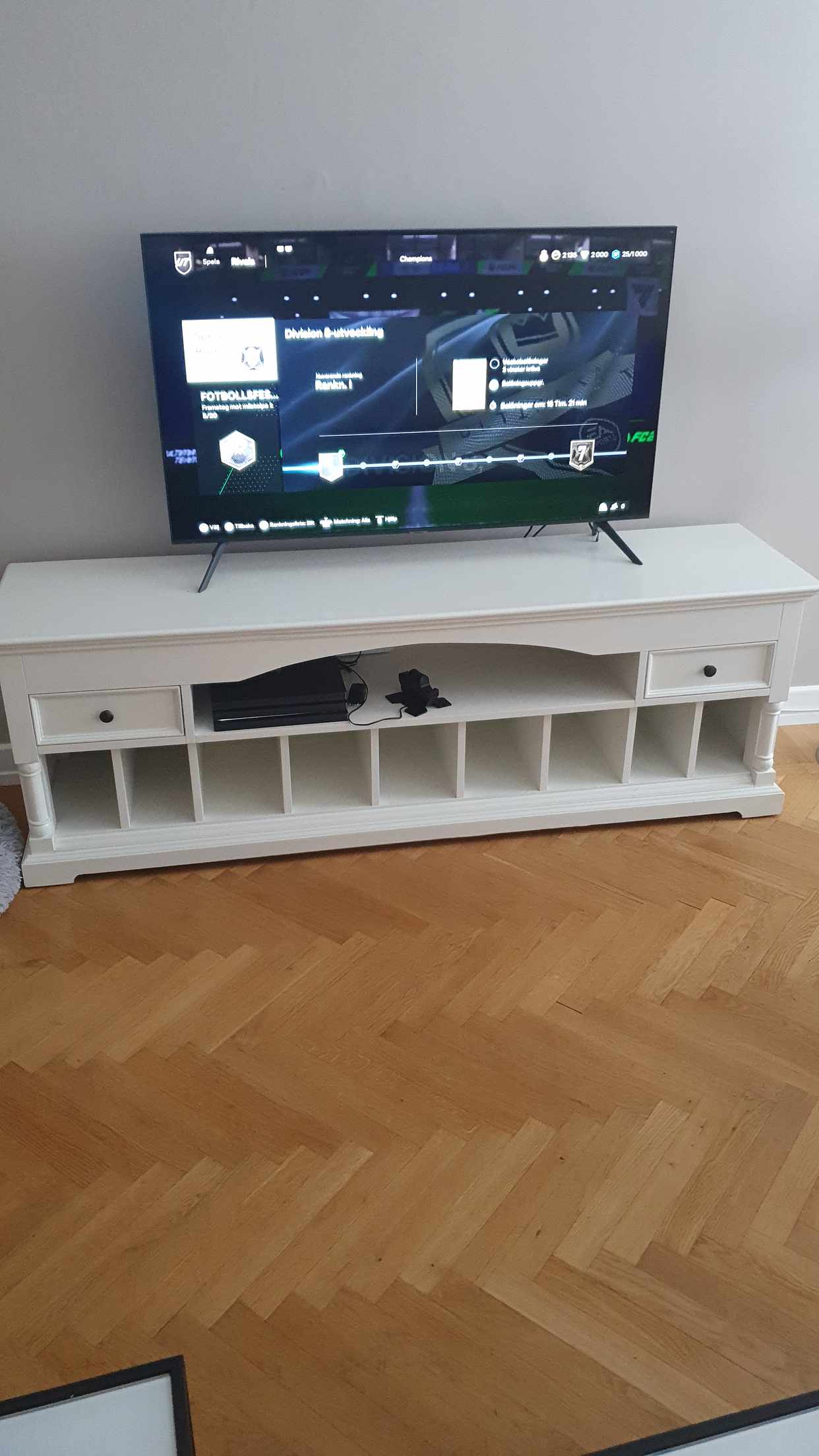 image of Tv-bänk - 