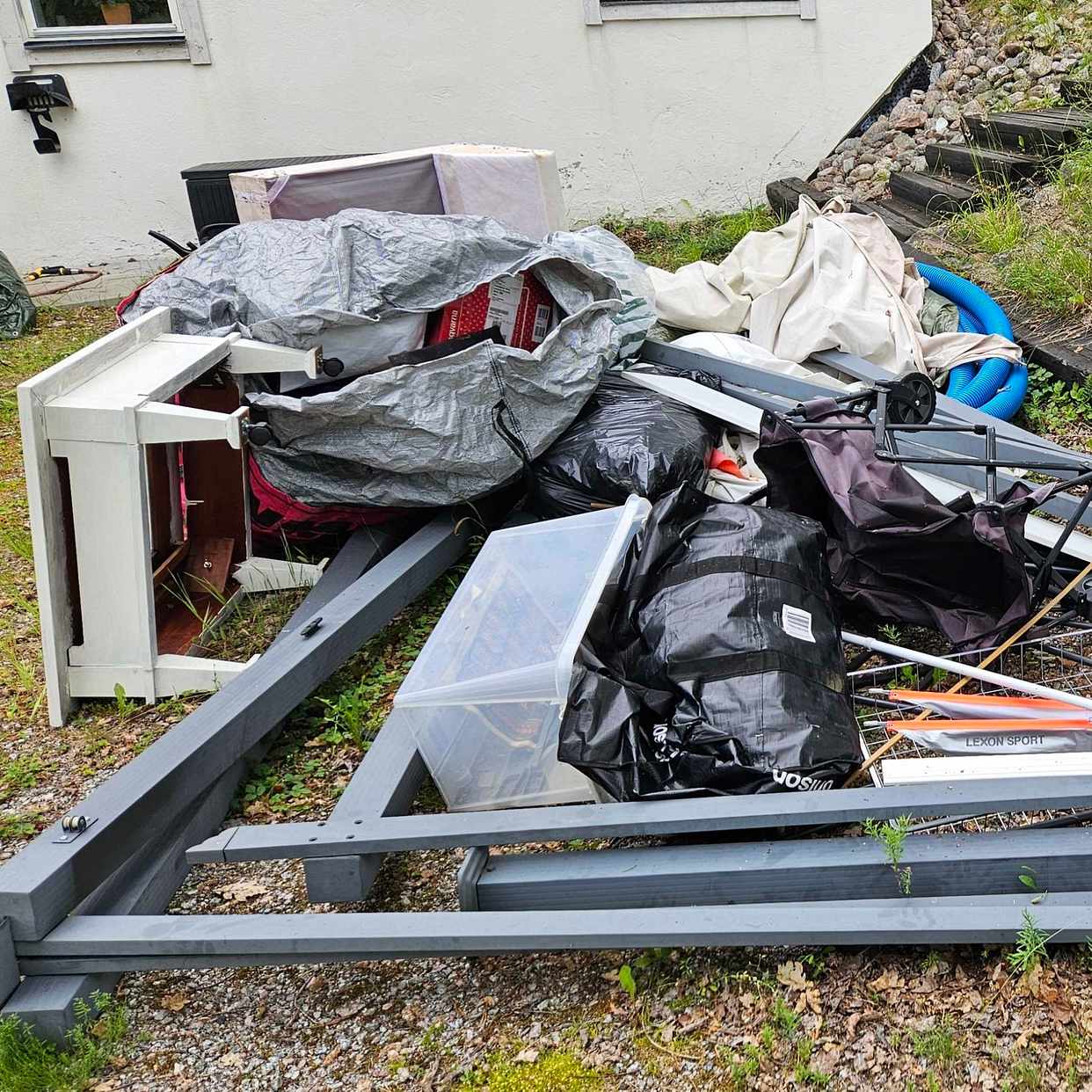 image of Skräp till tippen - Edsbro