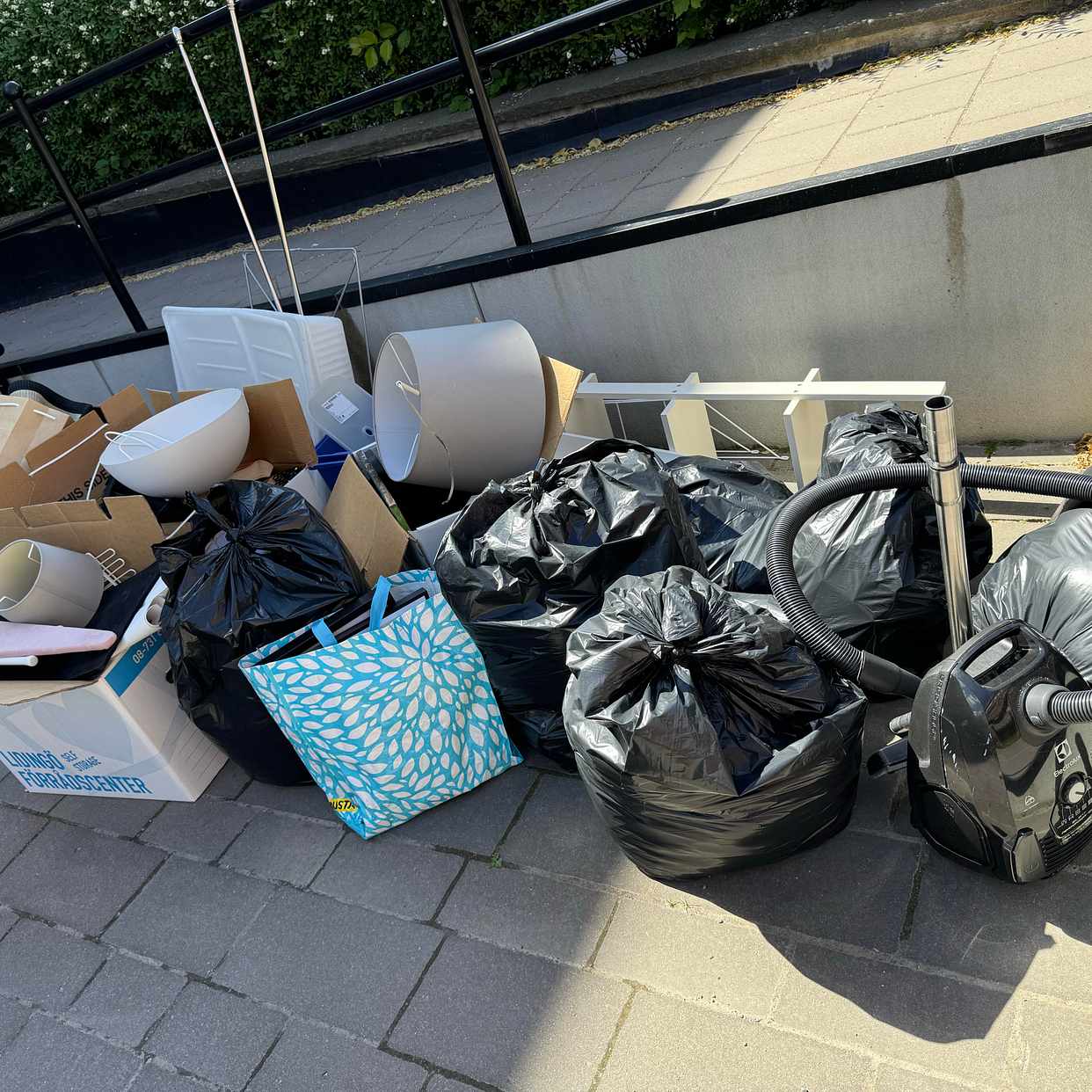 image of Blandat avfall och säng - Östermalm
