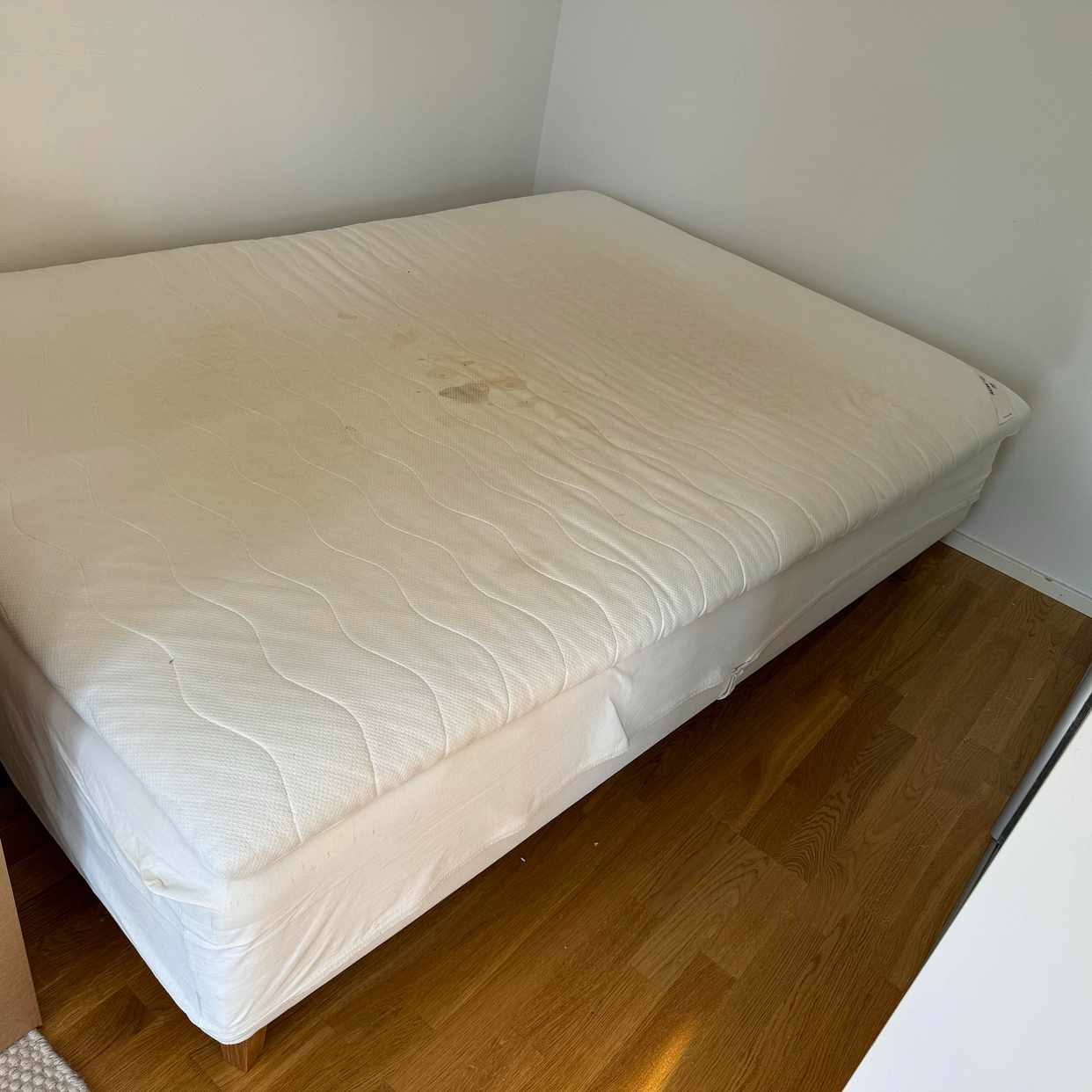 image of Blandat avfall och säng - Östermalm