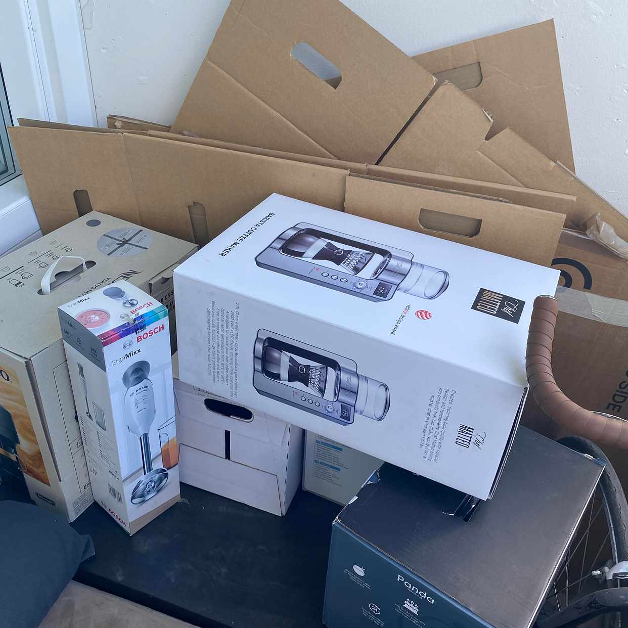 image of Old sofa, table, boxes - Skärholmen