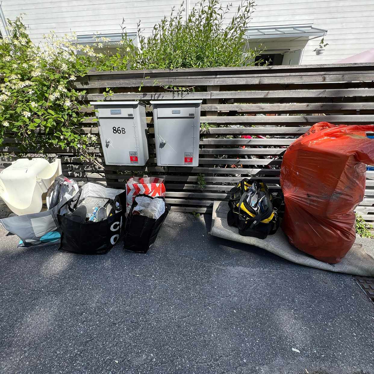 image of Blandat skräp. - Spånga-Tensta