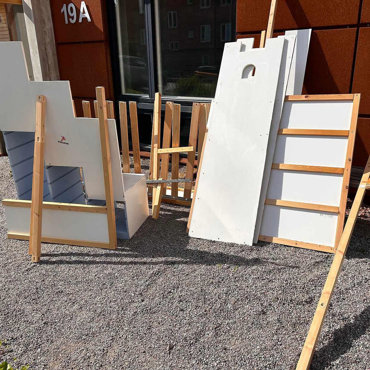 image of En nedmonterad säng+trapp - 