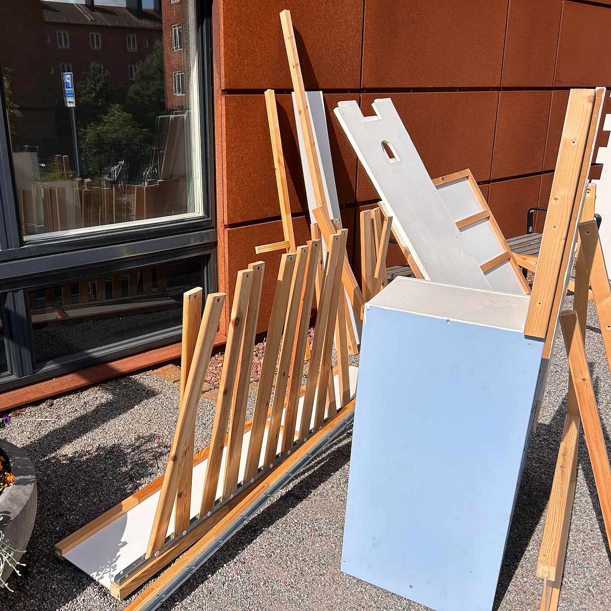 image of En nedmonterad säng+trapp - 