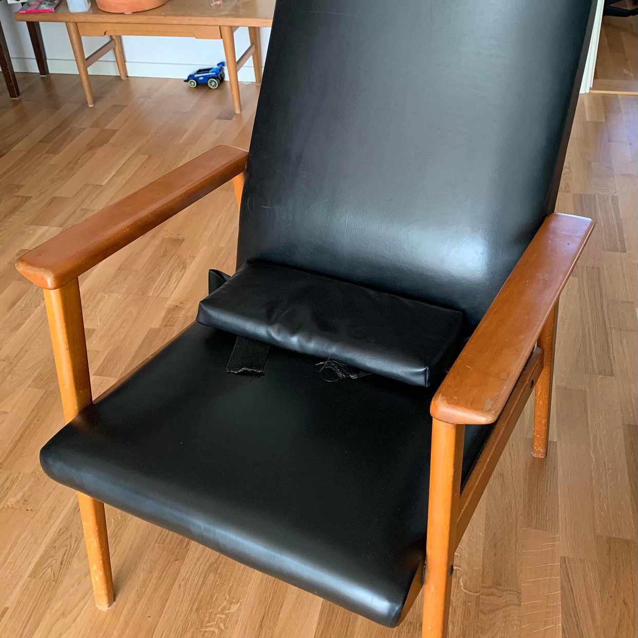 image of Leverera en fåtölj - 