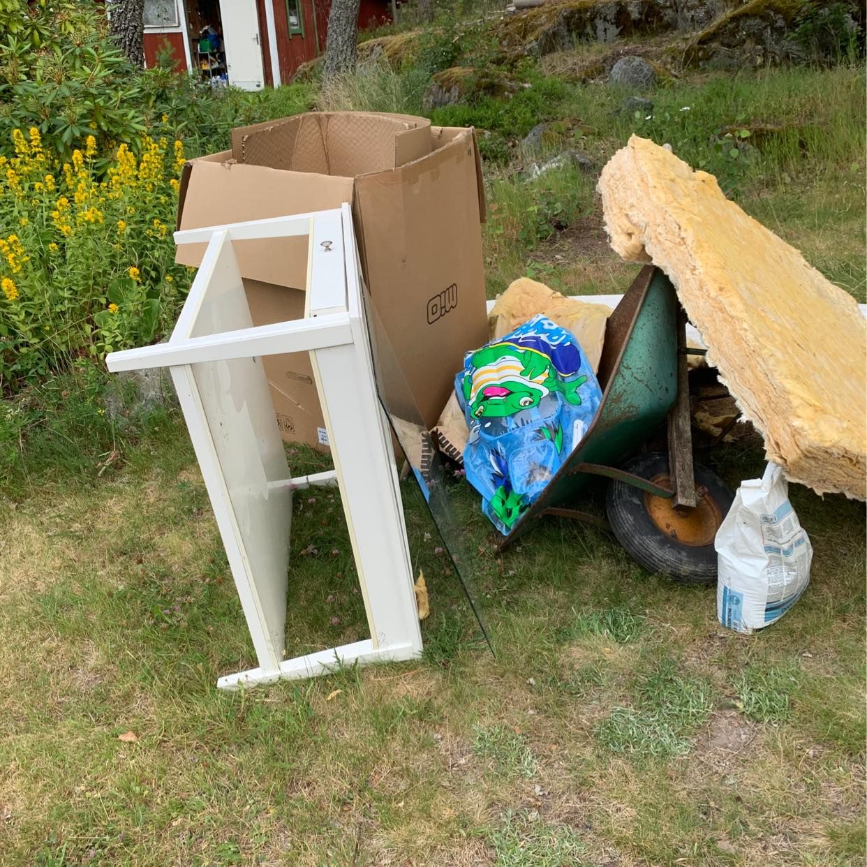 image of Kasta skottsäkra, bord mm - Värmdö