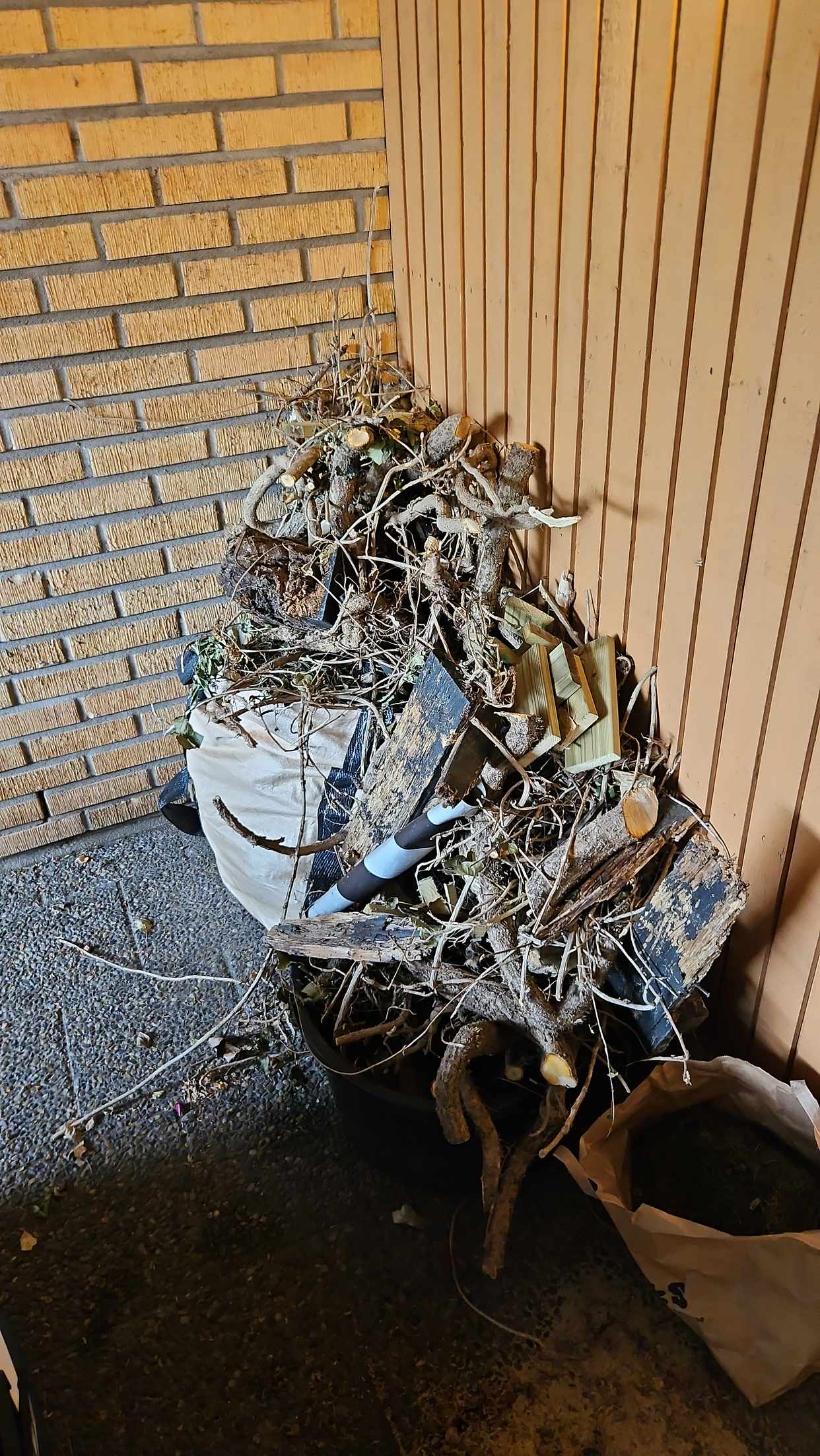 image of Lite trädgårdsavfall - Åkarp