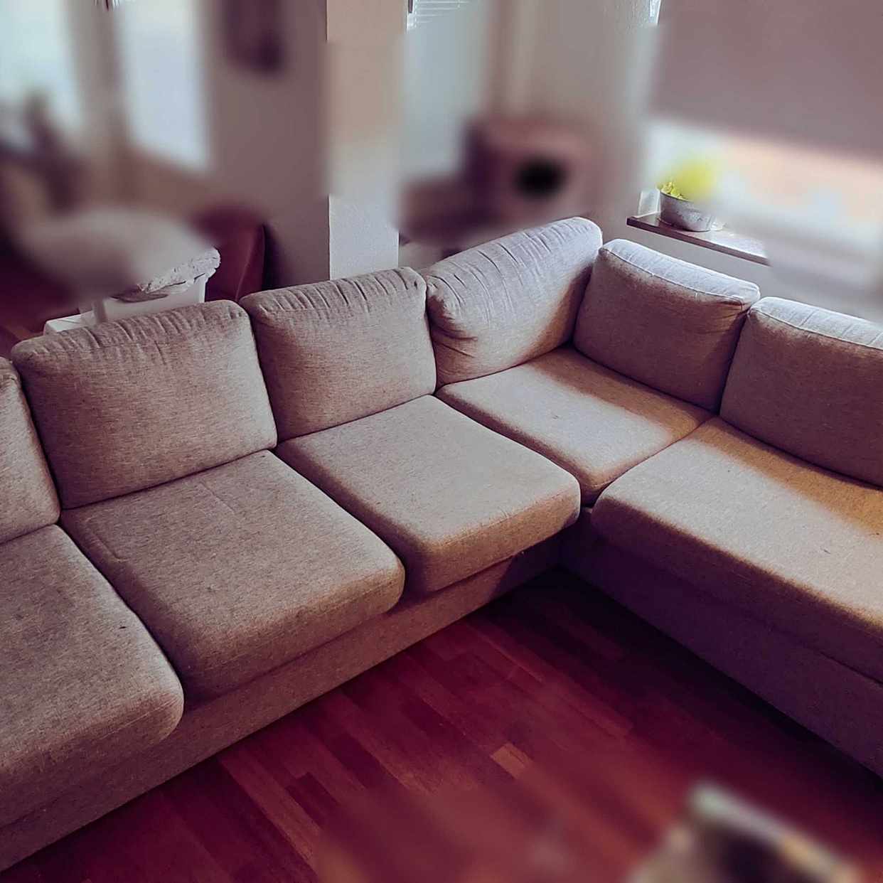 image of Grå soffa med schäslong - Malmö