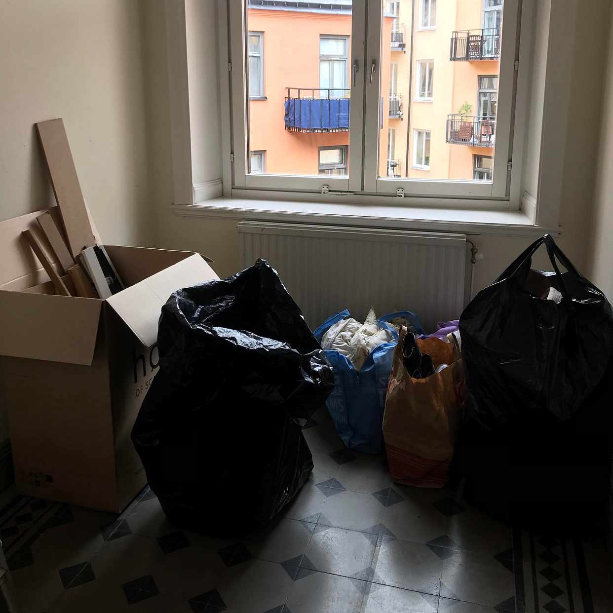 image of Trä, metall, färg, textil - Stockholm