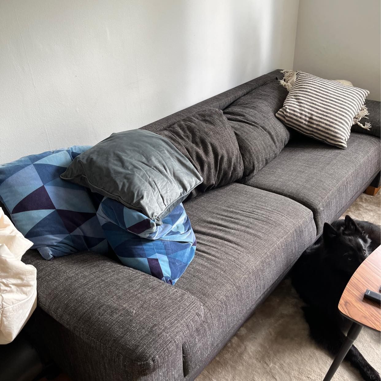 image of Säng, soffa, diskmaskin - Årsta