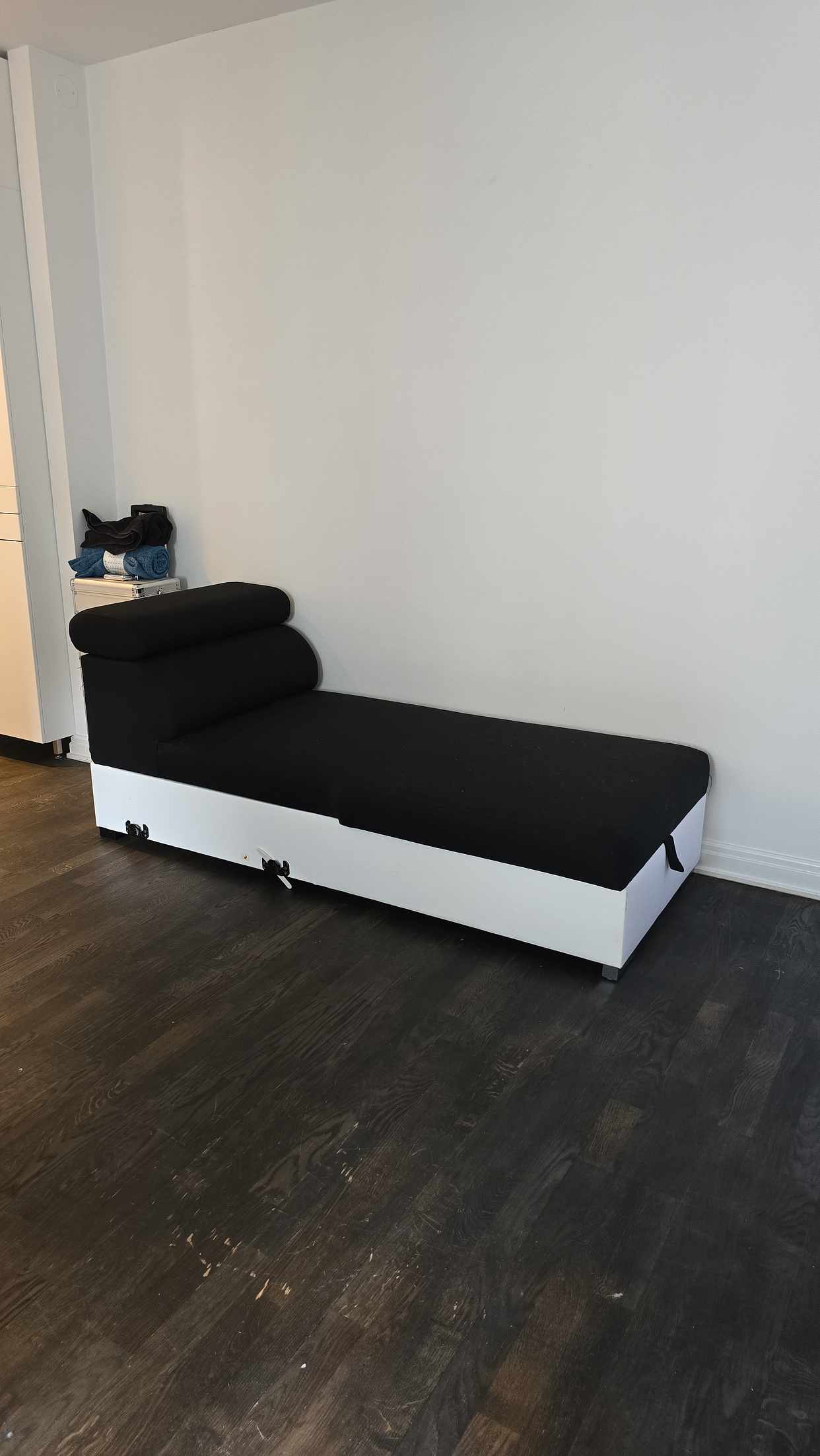 image of Del av soffa - Stockholm