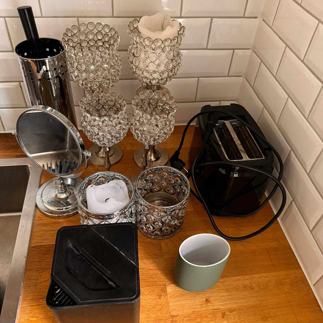 image of Porslin ,glas, kastruller - Stockholm