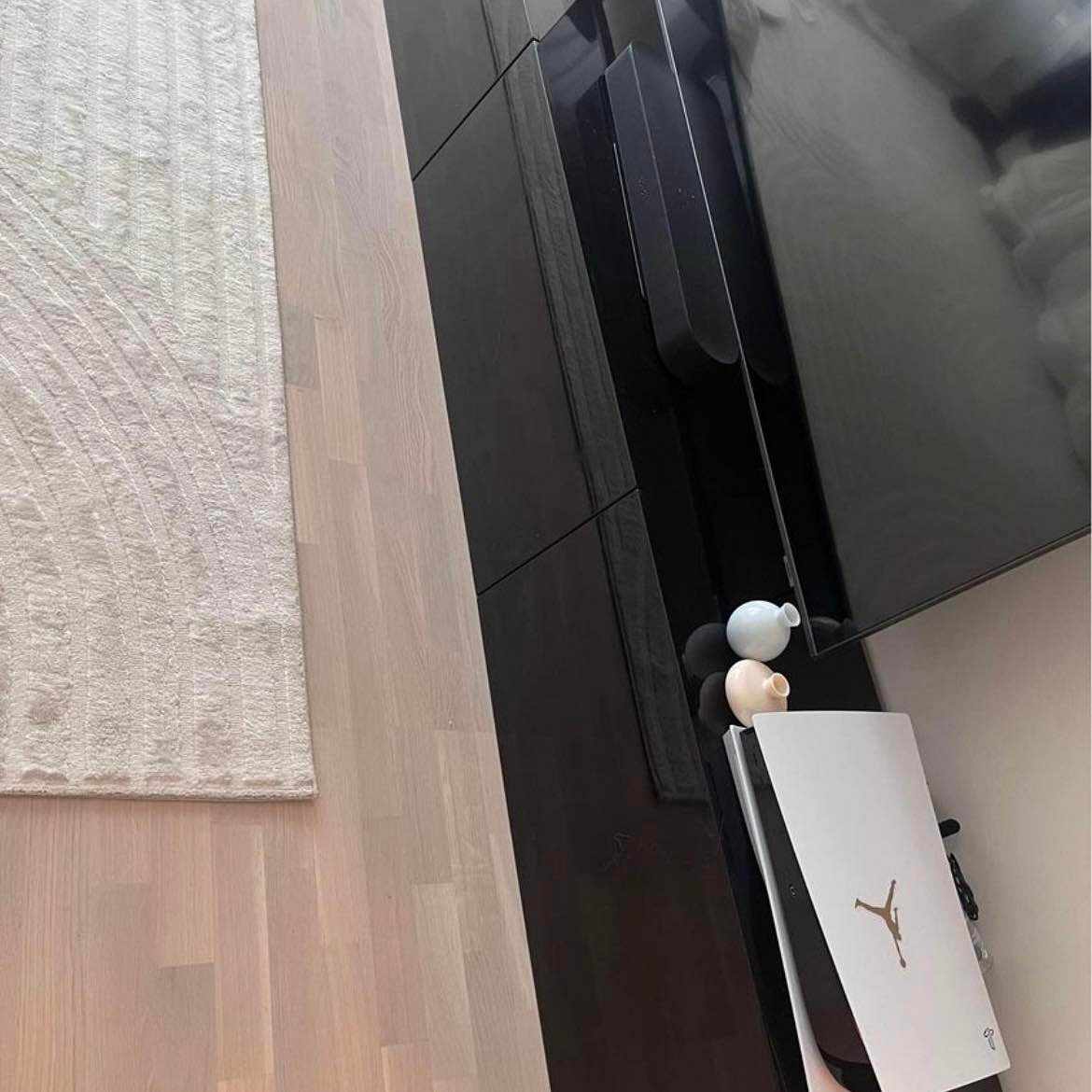 image of TV bank pick up and deliv - 