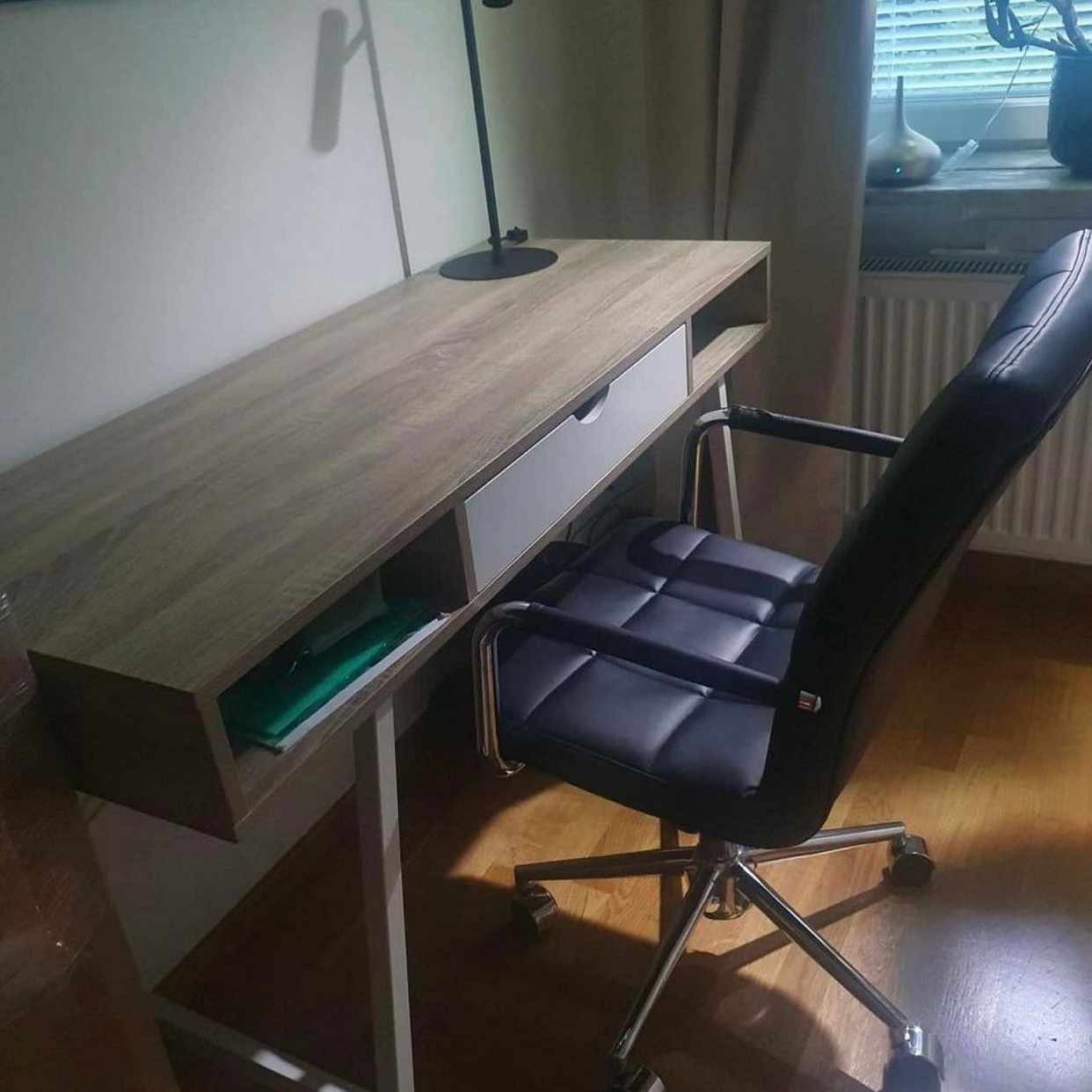 image of Skrivbord + stol - 