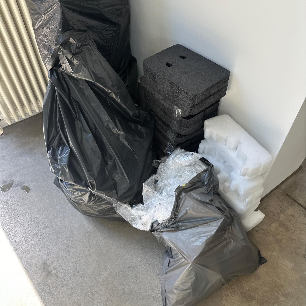 image of Nasse Pappe und Folie - Berlin