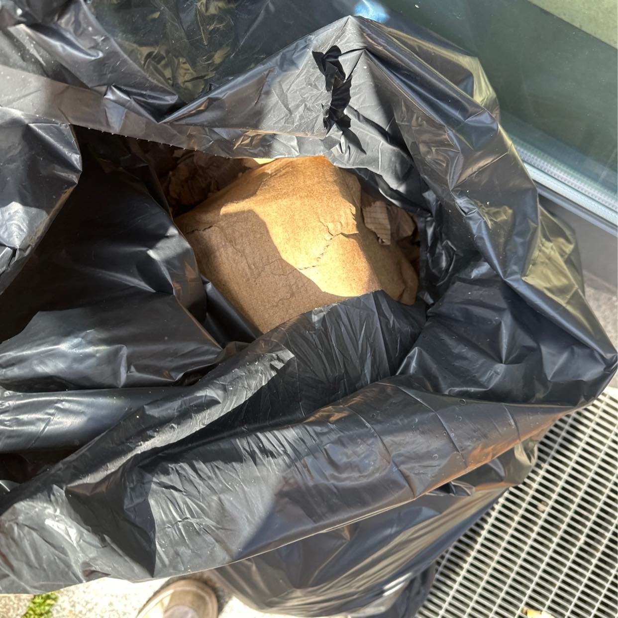 image of Nasse Pappe und Folie - Berlin