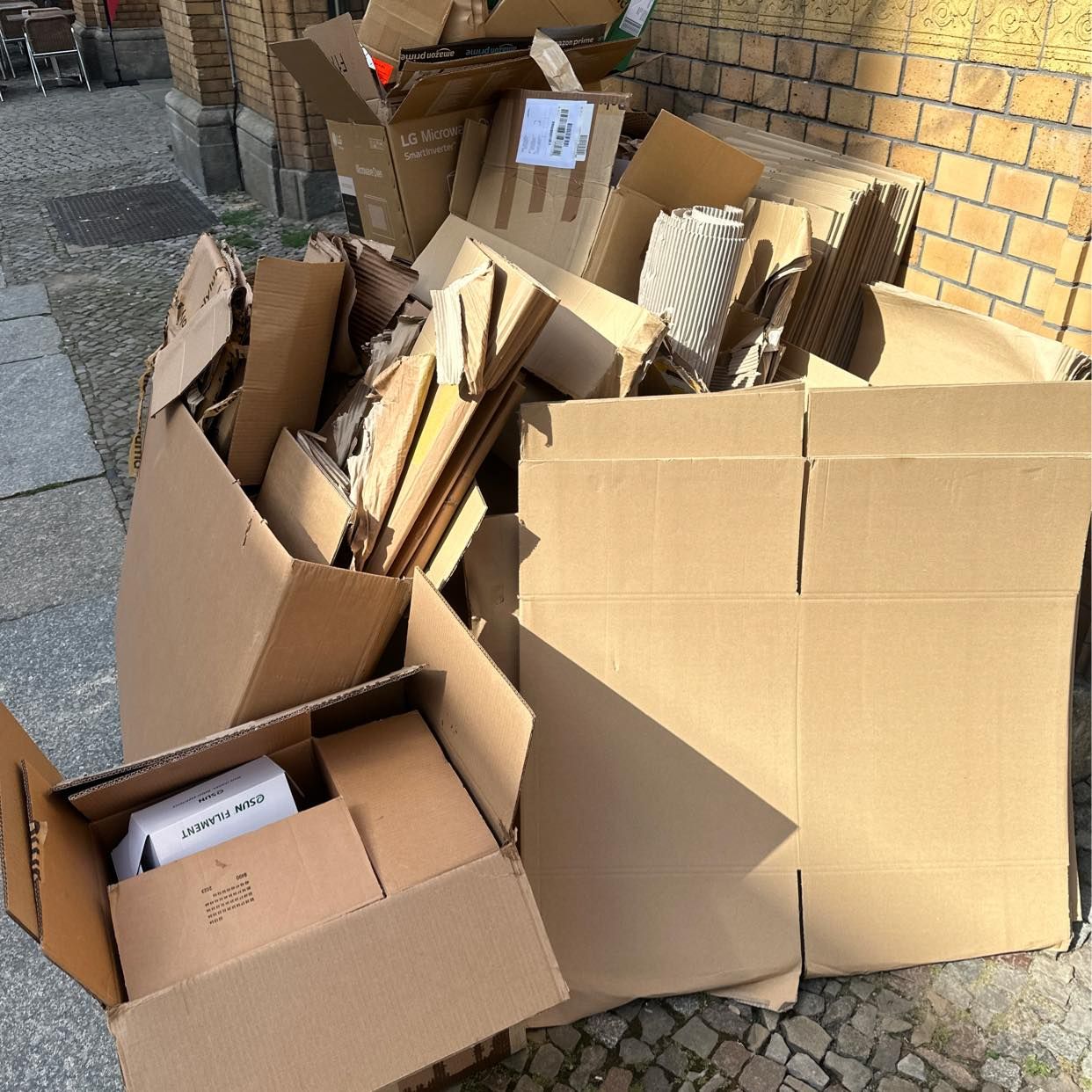 image of Nasse Pappe und Folie - Berlin