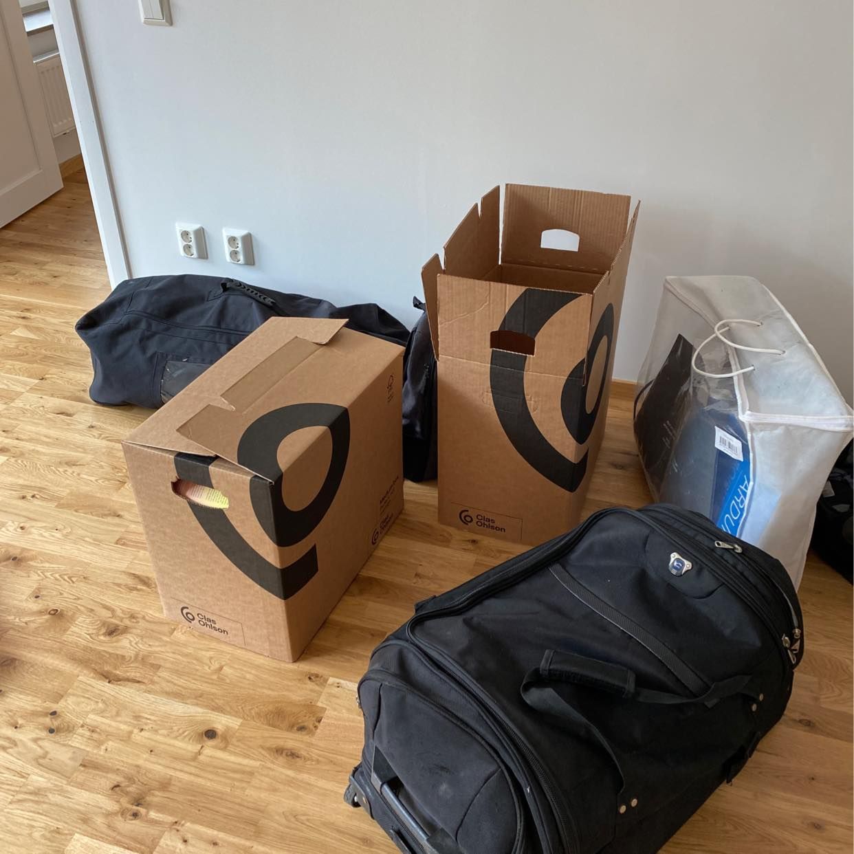 image of Move desk, chair & boxes - 