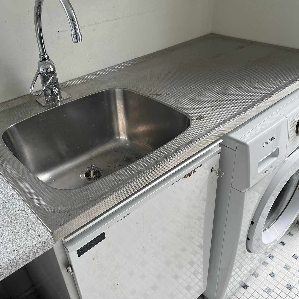 image of Tvättbänk, skåp med ho - Tumba