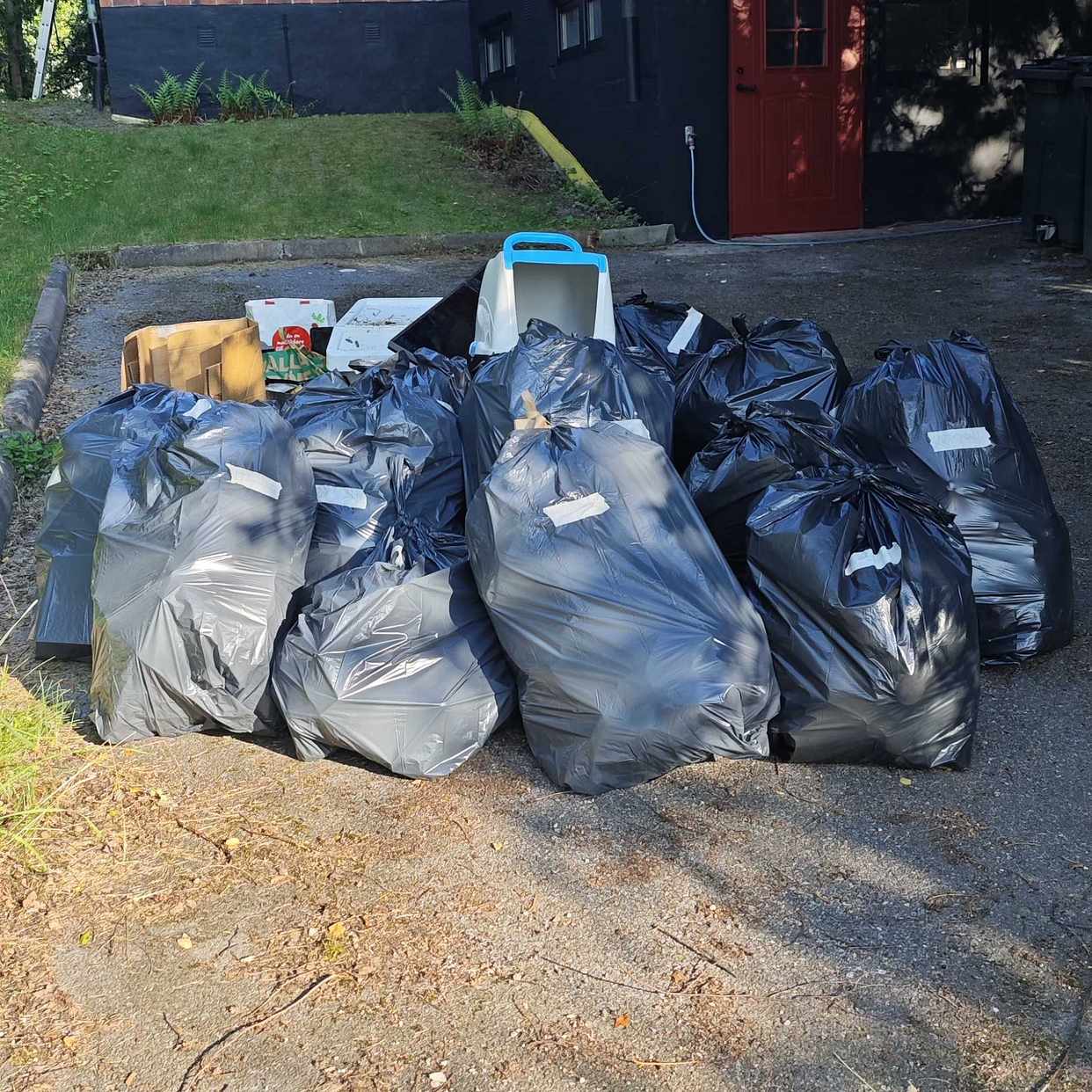 image of Sorterat avfall + TV - Huddinge