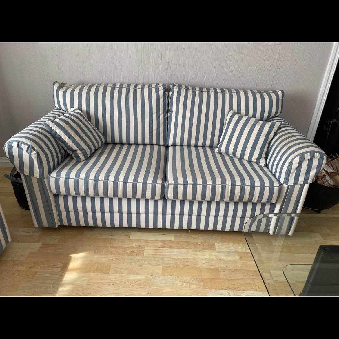 image of Leverera två soffor - 