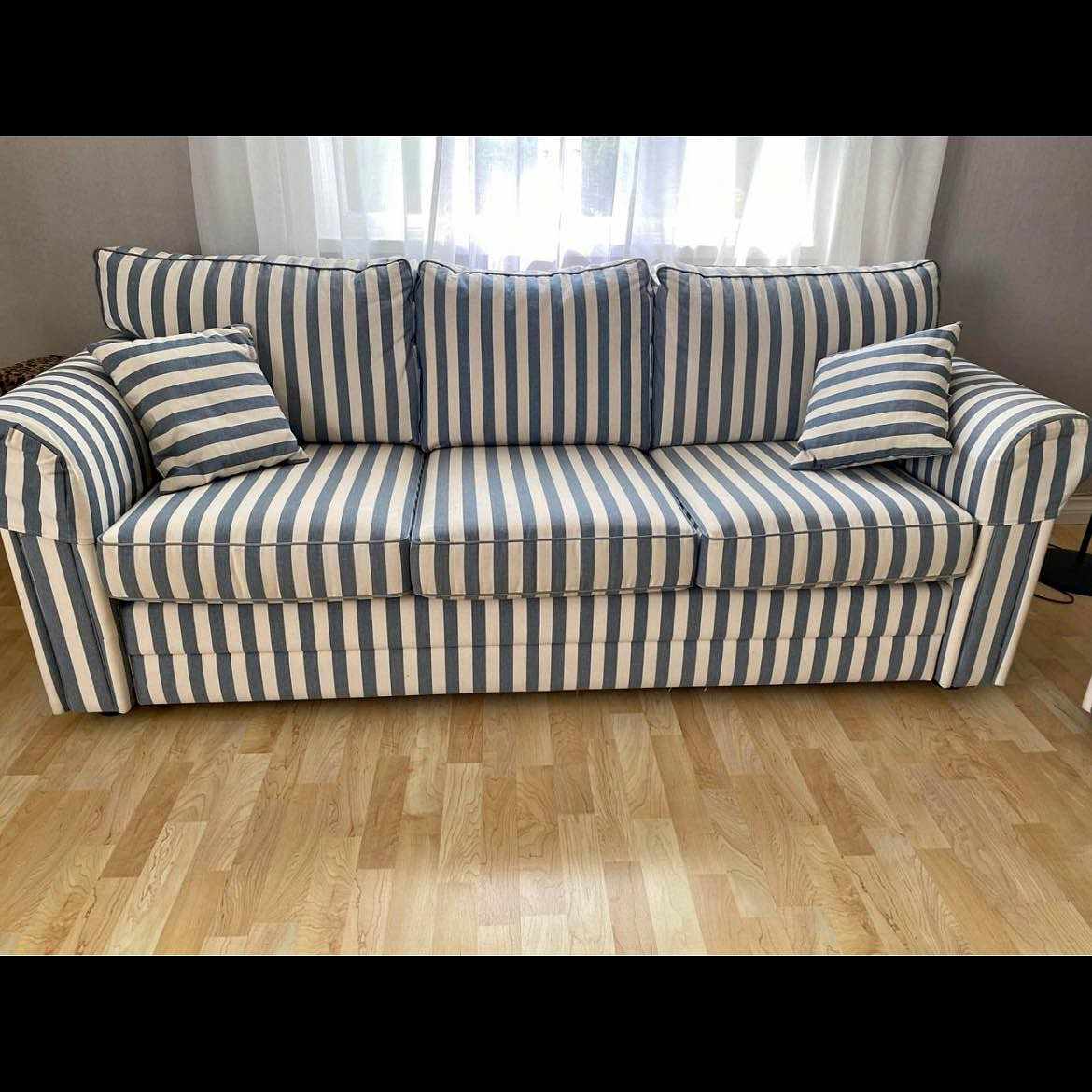 image of Leverera två soffor - 