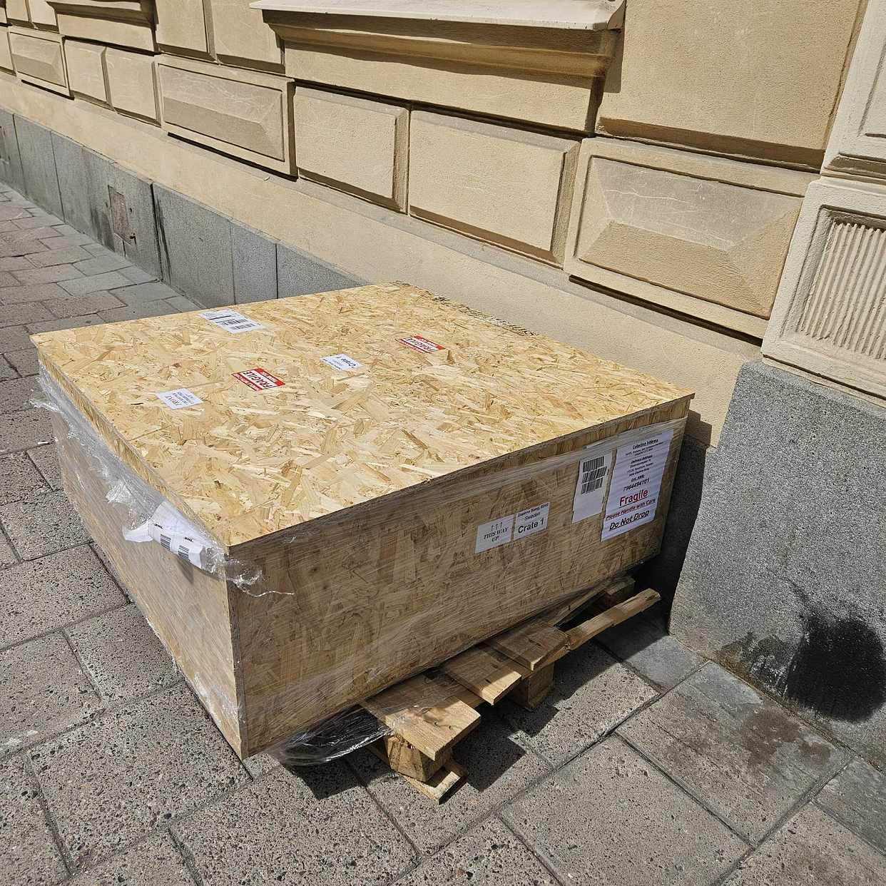 image of Wooden box and palette - Stockholm
