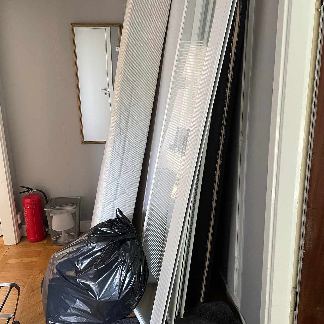 image of Möbler, lite färg, övrigt - Bromma
