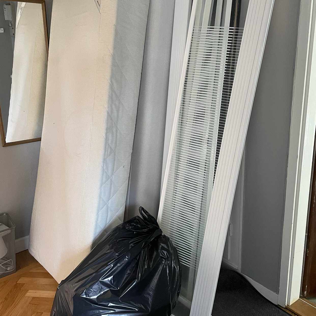 image of Möbler, lite färg, övrigt - Bromma