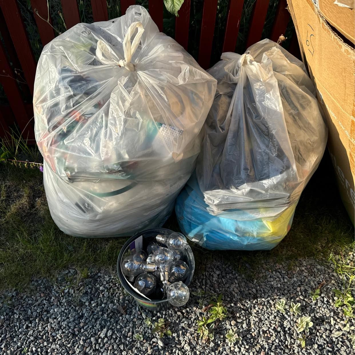 image of Papp trä och plast - Solna