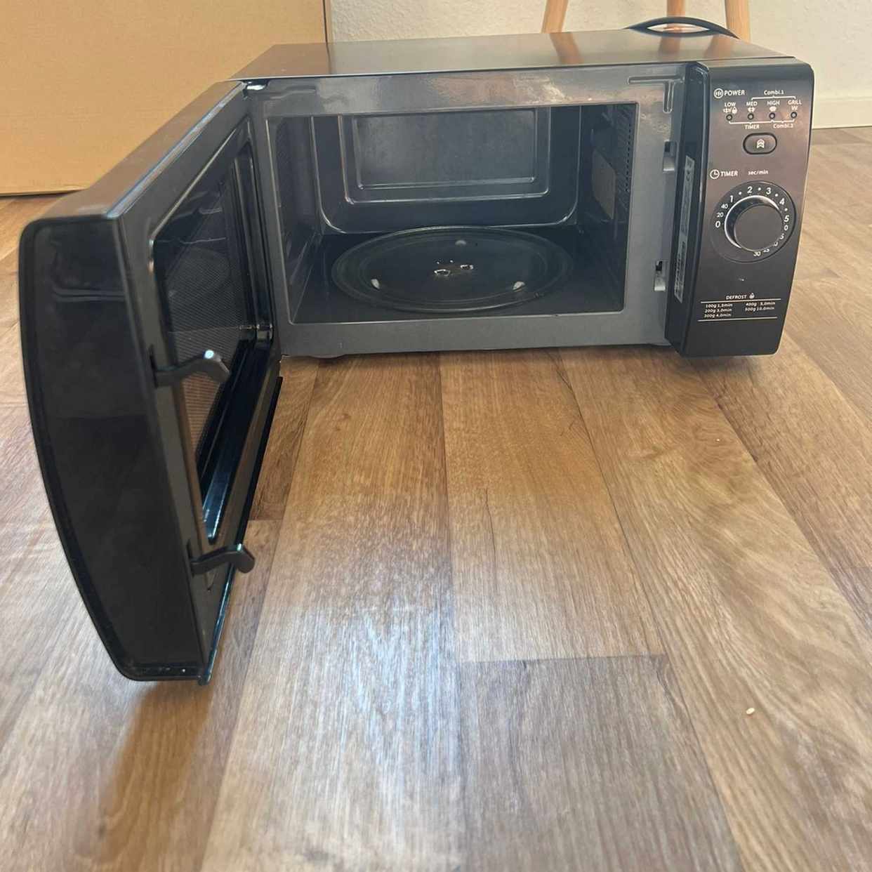 image of Non functional microwave - Berlin