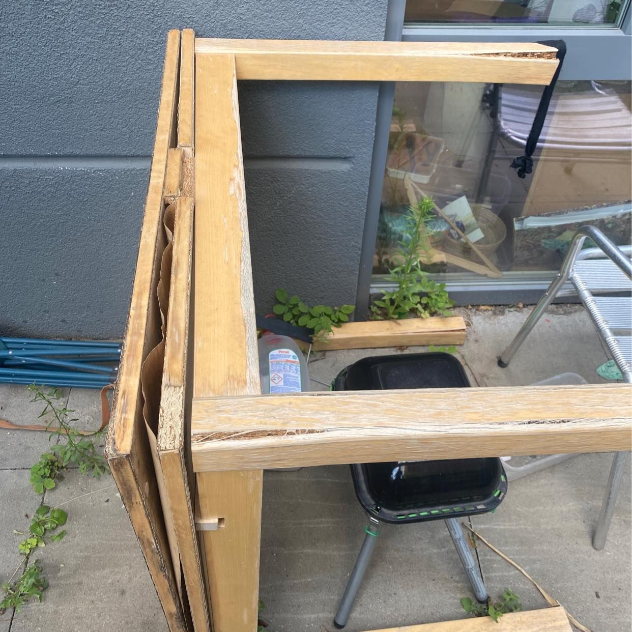 image of Old table and island - Berlin
