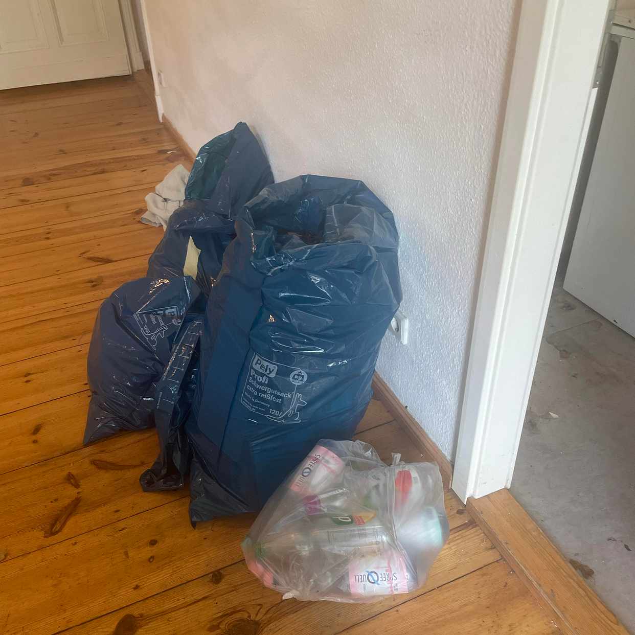 image of Garbage: blankets pillows - Berlin