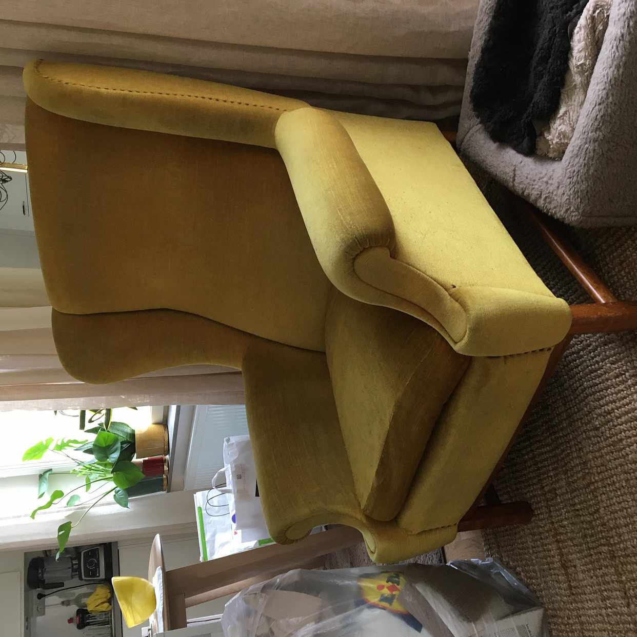 image of En fåtölj/an armchair - 