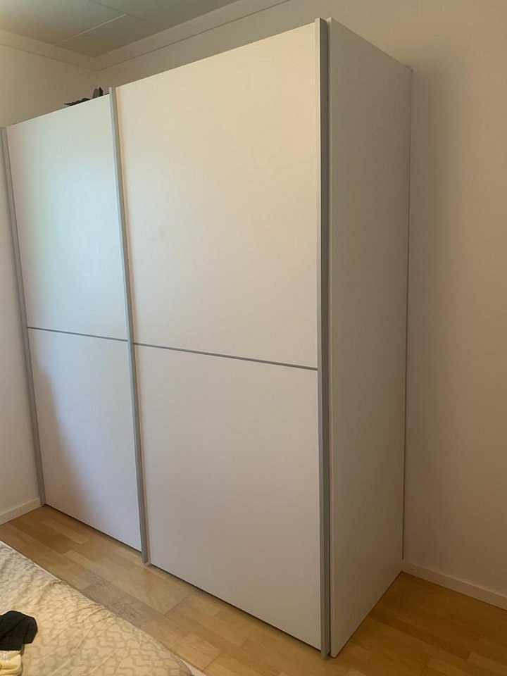 image of 184 garderob med skjutdör - 