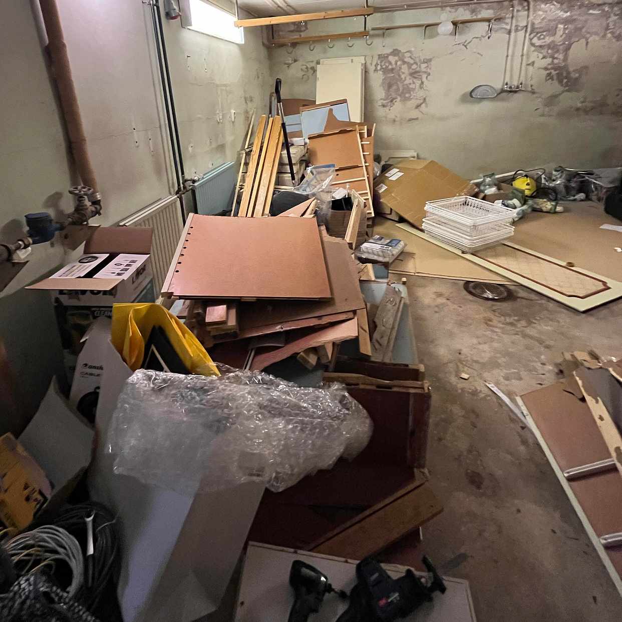 image of Bush and cabinet - Spånga