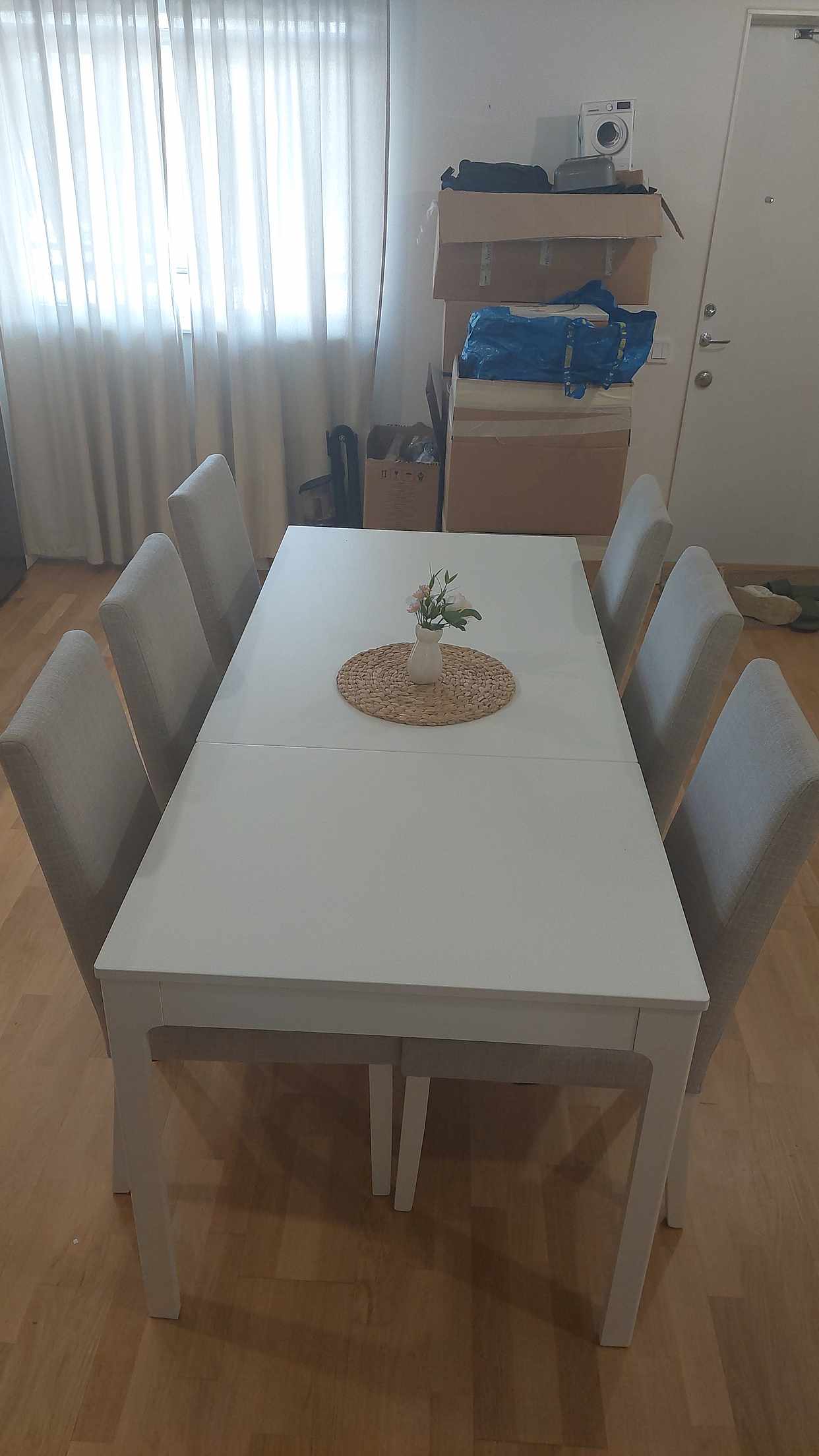 image of Flytta ett bord   - 