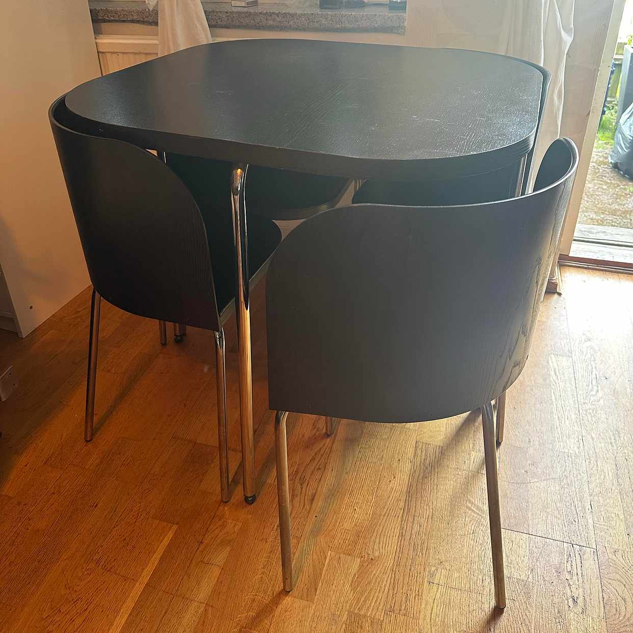 image of Ikea bord med stolar - Hisingen