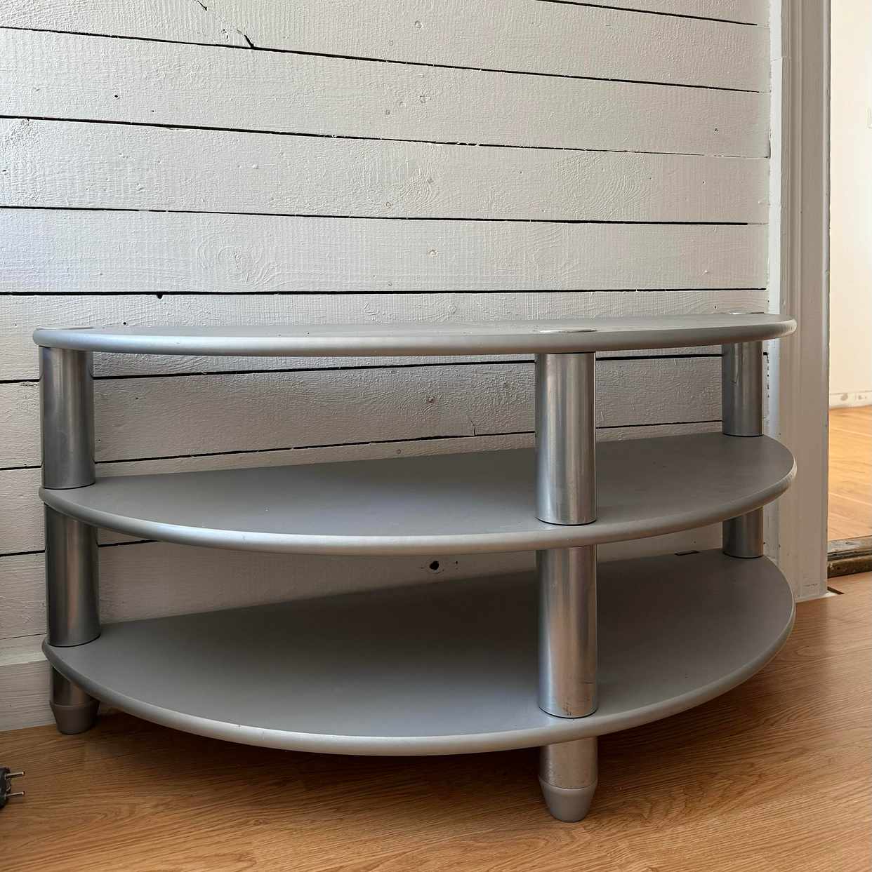 image of BORTSKÄNKES Tv bänk - Södertälje