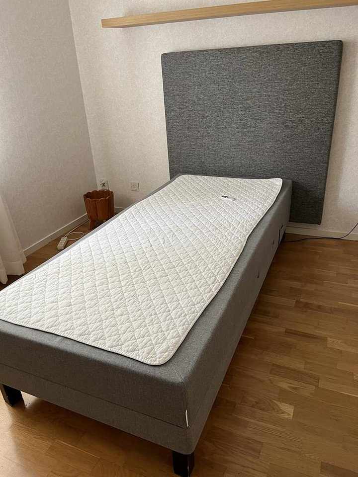 image of ställbar säng med gavel  - 