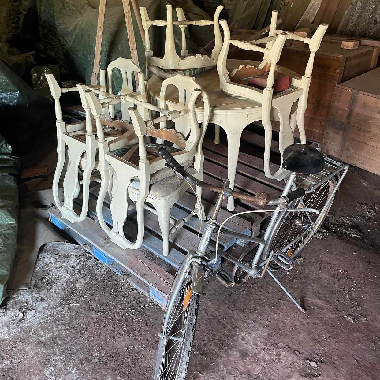 image of Flytta möbler o en cykel - 
