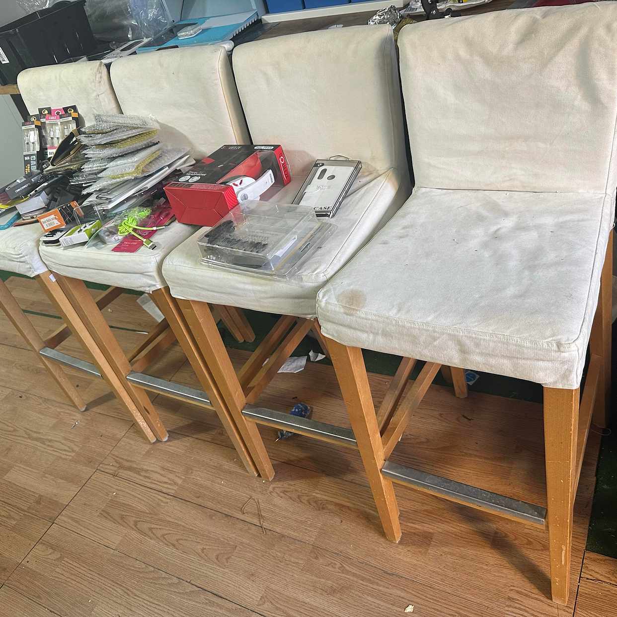 image of 4 chairs and Accessories - Sundbyberg