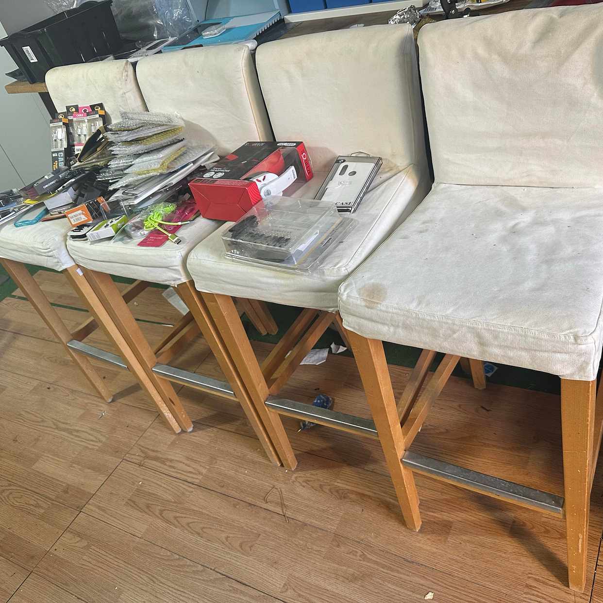 image of 4 chairs and Accessories - Sundbyberg