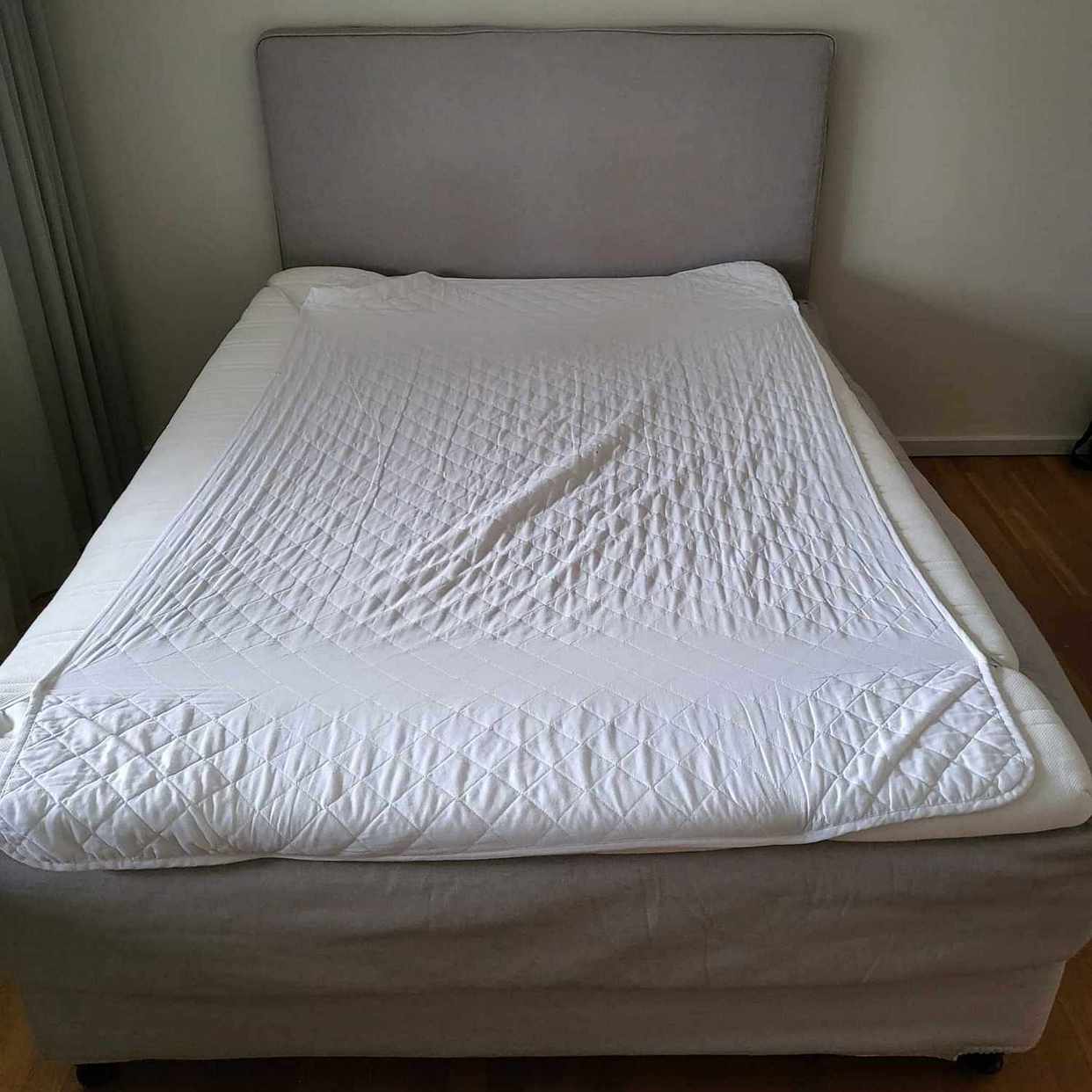 image of 140 cm säng med gavel - Hässelby