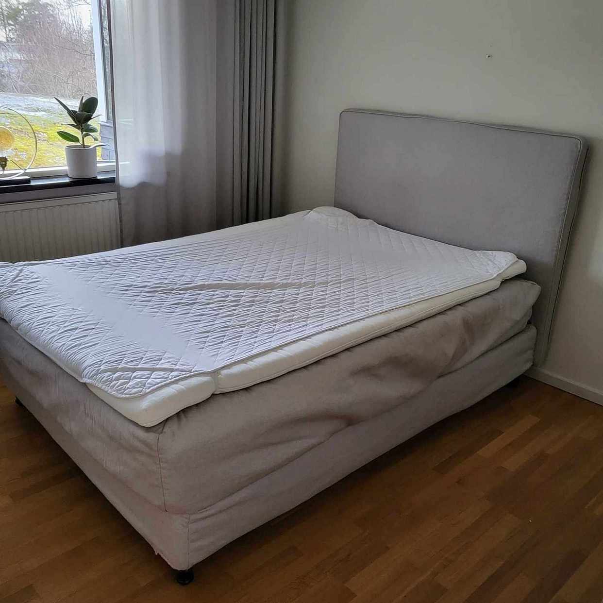 image of 140 cm säng med gavel - Hässelby