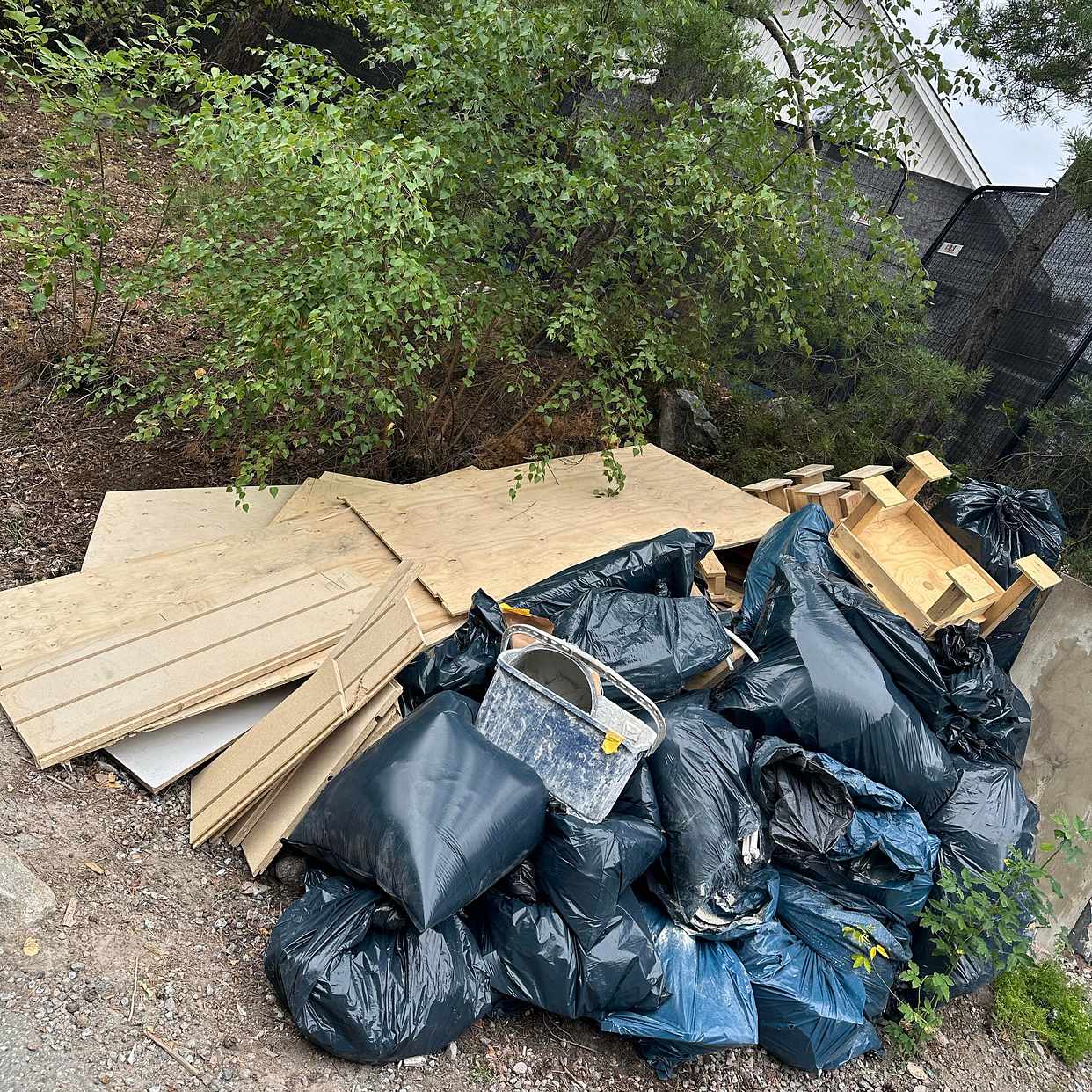 image of Slänga byggavfall - Lidingö