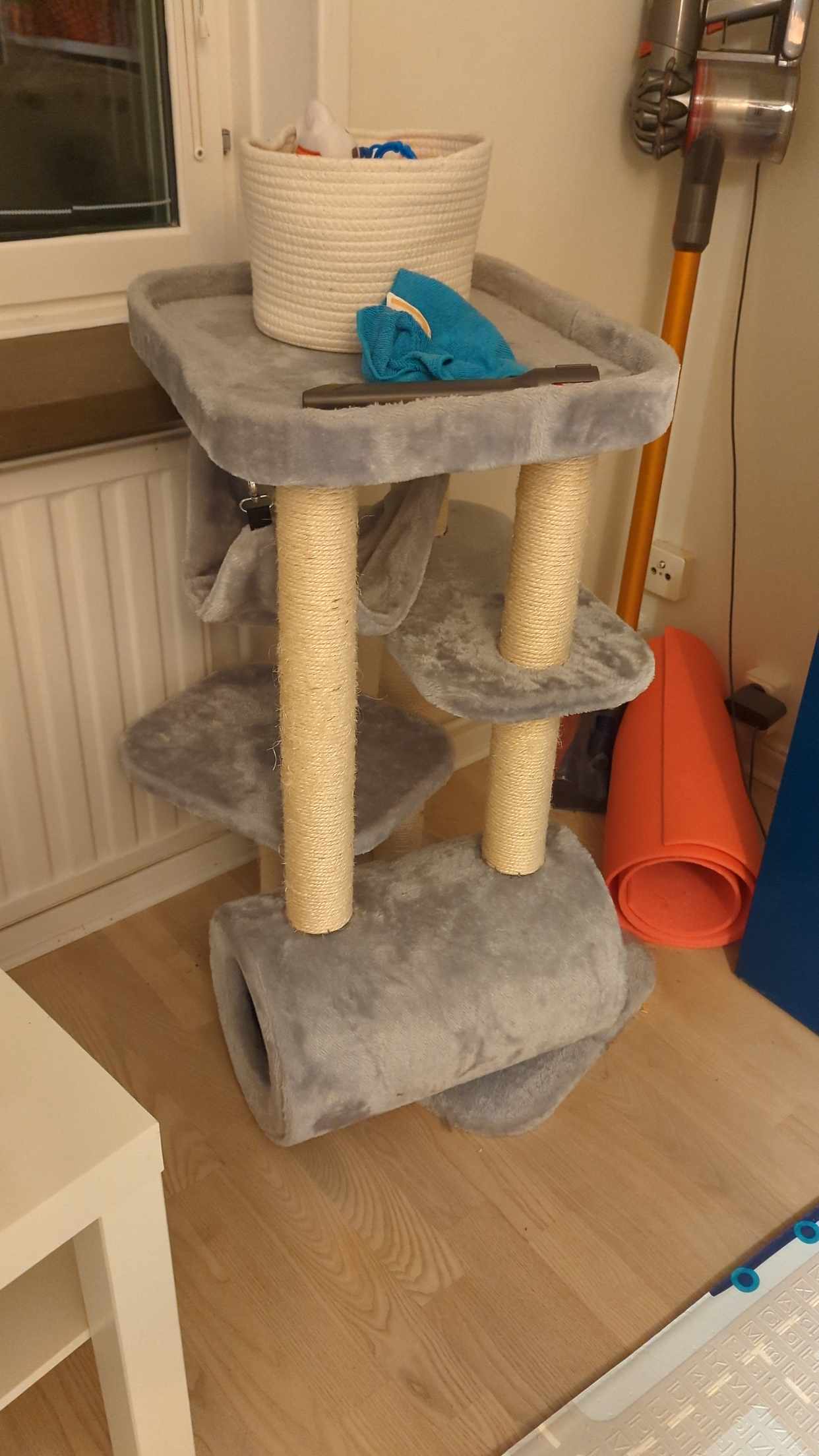 image of Sofa + table + cat tree - Bromma