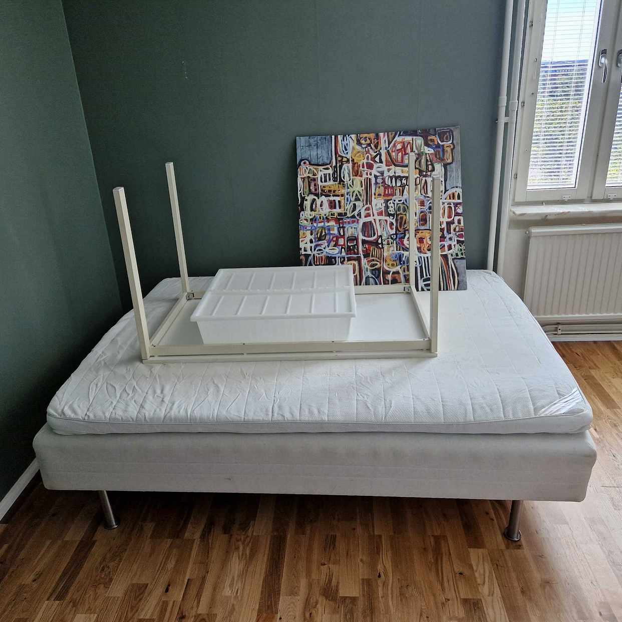 image of 160cm säng och bord - Stockholm